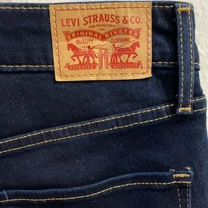 High wasted Levi jeans